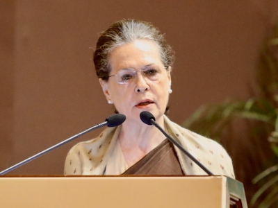Sonia chairs crucial meet over support to Sena-NCP in Maha | Sonia chairs crucial meet over support to Sena-NCP in Maha