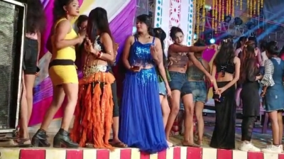 Nautanki troupes amp up the oomph at historic Sonepur animal fair | Nautanki troupes amp up the oomph at historic Sonepur animal fair Nautanki troupes amp up the oomph at historic Sonepur animal fair | Nautanki troupes amp up the oomph at historic Sonepur animal fair