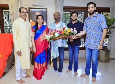 Superstar Rajinikanth's visit 'delights' Thackeray family | Superstar Rajinikanth's visit 'delights' Thackeray family Superstar Rajinikanth's visit 'delights' Thackeray family | Superstar Rajinikanth's visit 'delights' Thackeray family