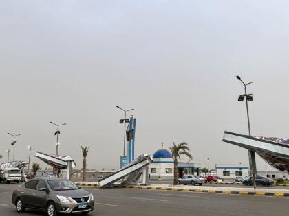Massive sandstorm causes billboard collapse in Cairo, 1 dead | Massive sandstorm causes billboard collapse in Cairo, 1 dead