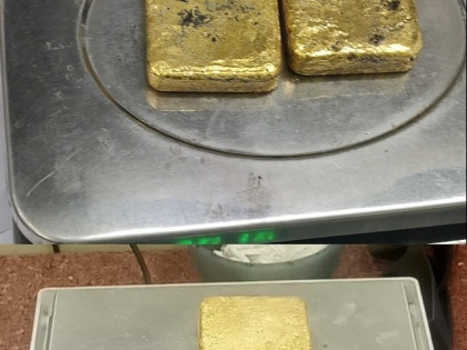 2 ground staff arrested for gold smuggling at IGI airport | 2 ground staff arrested for gold smuggling at IGI airport