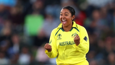 Alana King earns first CA contract as Sophie Molineux dropped from the list | Alana King earns first CA contract as Sophie Molineux dropped from the list
