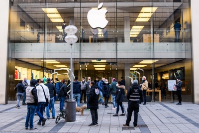 Apple lets employees work remotely as Covid again surges in US | Apple lets employees work remotely as Covid again surges in US Apple lets employees work remotely as Covid again surges in US | Apple lets employees work remotely as Covid again surges in US