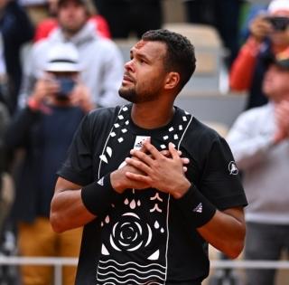 French Open: Jo-Wilfried Tsonga bids tearful farewell to tennis after first round defeat | French Open: Jo-Wilfried Tsonga bids tearful farewell to tennis after first round defeat