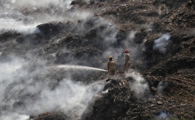 Bhalswa landfill fire: Residents gasp for clean air | Bhalswa landfill fire: Residents gasp for clean air