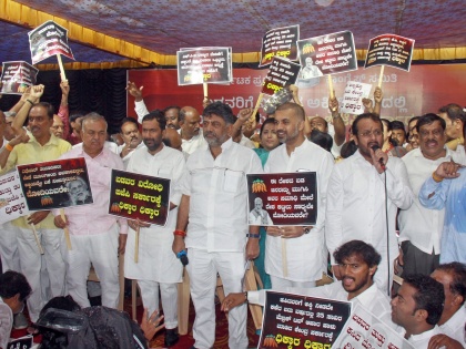 Free rice: K'taka Congress stages protest, BJP hits back | Free rice: K'taka Congress stages protest, BJP hits back