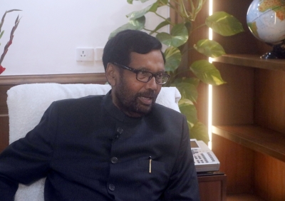Paswan asks states to lift foodrains for migrant labourers | Paswan asks states to lift foodrains for migrant labourers