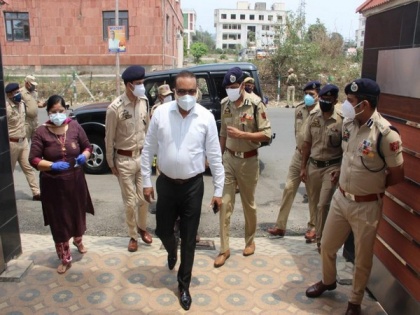 J-K DGP visits COVID-care facility for police personnel in Jammu | J-K DGP visits COVID-care facility for police personnel in Jammu