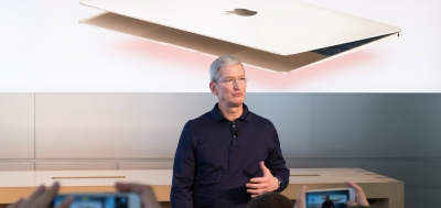 Apple CEO Tim Cook stalked by an Indian-origin man | Apple CEO Tim Cook stalked by an Indian-origin man