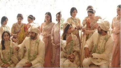 Pix from Ranbir-Alia 'gathbandhan' go viral; honeymoon in South Africa | Pix from Ranbir-Alia 'gathbandhan' go viral; honeymoon in South Africa