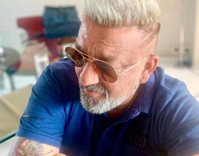 Sanjay Dutt flaunts platinum blonde hairdo | Sanjay Dutt flaunts platinum blonde hairdo Sanjay Dutt flaunts platinum blonde hairdo | Sanjay Dutt flaunts platinum blonde hairdo
