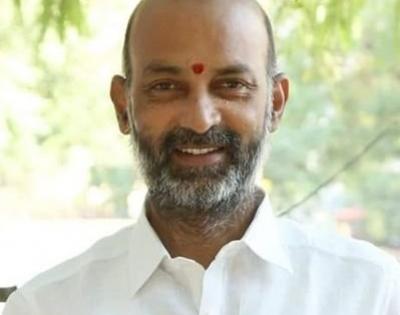 Telangana BJP chief stages 'silent protest' over Podu lands, Dharani | Telangana BJP chief stages 'silent protest' over Podu lands, Dharani Telangana BJP chief stages 'silent protest' over Podu lands, Dharani | Telangana BJP chief stages 'silent protest' over Podu lands, Dharani