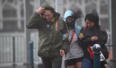 HK issues storm signal as typhoon approaches | HK issues storm signal as typhoon approaches