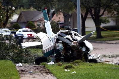 US: 5 injured after military training plane crashes in Texas | US: 5 injured after military training plane crashes in Texas
