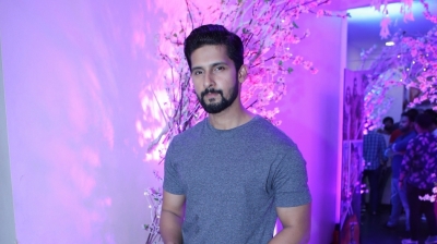 Ravi Dubey teases his upcoming project 'Aankde' | Ravi Dubey teases his upcoming project 'Aankde'