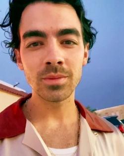 Joe Jonas urges people to normalise men wearing make-up | Joe Jonas urges people to normalise men wearing make-up