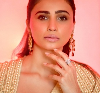 Daisy Shah to be seen sword-fighting, horse-riding in 'Lahora, The Kingdom' webseries | Daisy Shah to be seen sword-fighting, horse-riding in 'Lahora, The Kingdom' webseries
