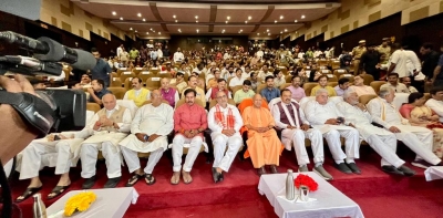 Yogi and his ministers watch 'The Kerala Story' | Yogi and his ministers watch 'The Kerala Story'