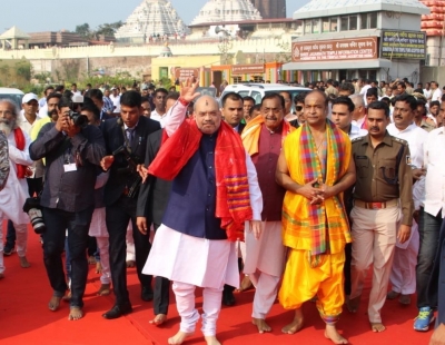 Shah offers prayers at Odisha temples | Shah offers prayers at Odisha temples