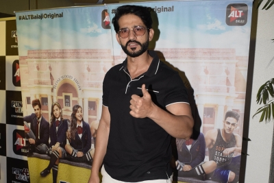 Hiten Tejwani: TV facing tough competition from web | Hiten Tejwani: TV facing tough competition from web Hiten Tejwani: TV facing tough competition from web | Hiten Tejwani: TV facing tough competition from web
