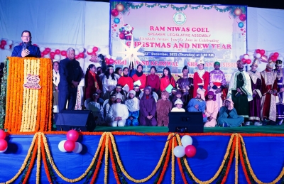 CM Kejriwal leads Christmas celebrations at Delhi Assembly | CM Kejriwal leads Christmas celebrations at Delhi Assembly