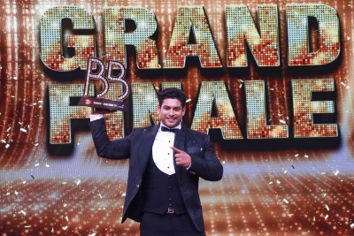 Sidharth wins Bigg Boss 13 but Asim wins hearts | Sidharth wins Bigg Boss 13 but Asim wins hearts Sidharth wins Bigg Boss 13 but Asim wins hearts | Sidharth wins Bigg Boss 13 but Asim wins hearts