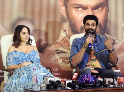 Rajamouli wishes all the best to Chatrapathi team | Rajamouli wishes all the best to Chatrapathi team Rajamouli wishes all the best to Chatrapathi team | Rajamouli wishes all the best to Chatrapathi team