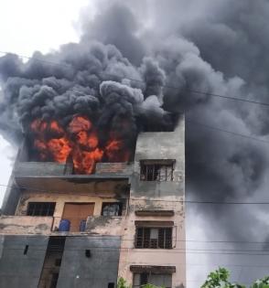 Fire breaks out in Delhi factory | Fire breaks out in Delhi factory