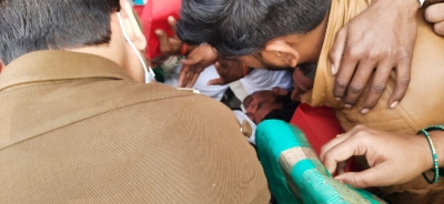 Akhilesh courts arrest, says can't muzzle farmers' voice | Akhilesh courts arrest, says can't muzzle farmers' voice Akhilesh courts arrest, says can't muzzle farmers' voice | Akhilesh courts arrest, says can't muzzle farmers' voice