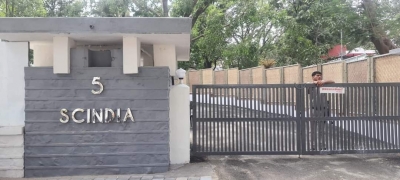 Scindia gets new address in Bhopal, becomes neighbour of Digvijaya Singh | Scindia gets new address in Bhopal, becomes neighbour of Digvijaya Singh Scindia gets new address in Bhopal, becomes neighbour of Digvijaya Singh | Scindia gets new address in Bhopal, becomes neighbour of Digvijaya Singh