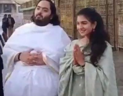 Anant Ambani, fiance offer prayers at Tirumala temple | www.lokmattimes.com