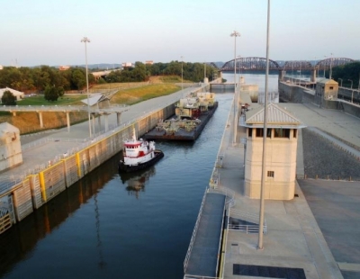 River barges break loose on Ohio river in US | River barges break loose on Ohio river in US