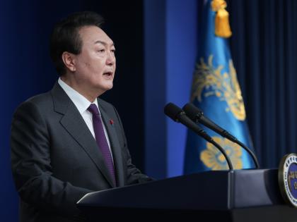 S.Korean President's approval rating plunges | S.Korean President's approval rating plunges S.Korean President's approval rating plunges | S.Korean President's approval rating plunges