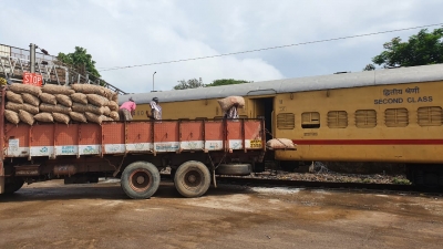 Kisan Rail transport onions from Andhra to West Bengal | Kisan Rail transport onions from Andhra to West Bengal