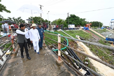 Telangana CM sees conspiracy behind Godavari floods | Telangana CM sees conspiracy behind Godavari floods Telangana CM sees conspiracy behind Godavari floods | Telangana CM sees conspiracy behind Godavari floods