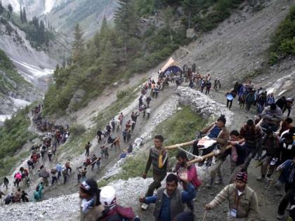 6,000 perform Amarnath Yatra on 31st day, total crosses 3.97 lakh | 6,000 perform Amarnath Yatra on 31st day, total crosses 3.97 lakh 6,000 perform Amarnath Yatra on 31st day, total crosses 3.97 lakh | 6,000 perform Amarnath Yatra on 31st day, total crosses 3.97 lakh