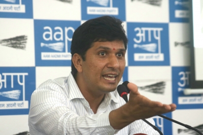 AAP's Saurabh Bhardwaj, BJP's Kapil Mishra slug out on Twitter | AAP's Saurabh Bhardwaj, BJP's Kapil Mishra slug out on Twitter