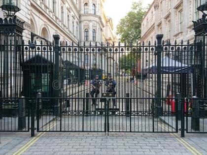 Car crashes into Downing Street gates, driver held | Car crashes into Downing Street gates, driver held