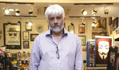 SC grants bail to Vikram Bhatt, wife in multi-crore fraud case | SC grants bail to Vikram Bhatt, wife in multi-crore fraud case SC grants bail to Vikram Bhatt, wife in multi-crore fraud case | SC grants bail to Vikram Bhatt, wife in multi-crore fraud case