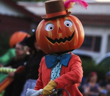 Airbnb blocks Halloween bookings in US over Covid-19 fears | Airbnb blocks Halloween bookings in US over Covid-19 fears