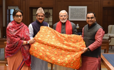 PM Modi presents 'chadar' for offering at Ajmer Sharif Dargah | PM Modi presents 'chadar' for offering at Ajmer Sharif Dargah