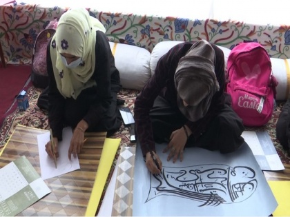 Girls take keen interest in calligraphy workshop organized by J-K cultural academy in Kashmir | Girls take keen interest in calligraphy workshop organized by J-K cultural academy in Kashmir