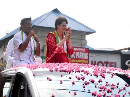 Priyanka Gandhi halts her campaign trail after husband tested positive for COVID-19 | Priyanka Gandhi halts her campaign trail after husband tested positive for COVID-19