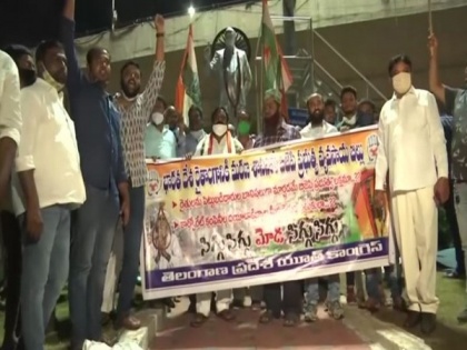 Telangana Cong takes out candle march in Hyderabad against agri bills | Telangana Cong takes out candle march in Hyderabad against agri bills