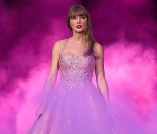 Taylor Swift saw her 'life flash' before her eyes after stage snafu | Taylor Swift saw her 'life flash' before her eyes after stage snafu Taylor Swift saw her 'life flash' before her eyes after stage snafu | Taylor Swift saw her 'life flash' before her eyes after stage snafu