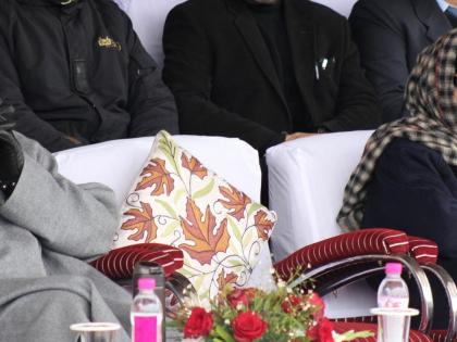 Omar Abdullah welcomes Mirwaiz’s release from house arrest, Mehbooba says tussle in BJP for credit | Omar Abdullah welcomes Mirwaiz’s release from house arrest, Mehbooba says tussle in BJP for credit Omar Abdullah welcomes Mirwaiz’s release from house arrest, Mehbooba says tussle in BJP for credit | Omar Abdullah welcomes Mirwaiz’s release from house arrest, Mehbooba says tussle in BJP for credit