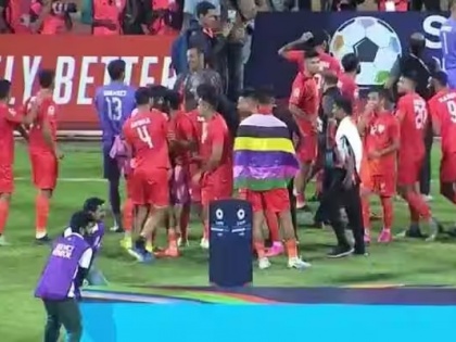 Footballer Jeakson Singh sparks off row by wrapping himself in Meitei flag after SAFF final | Footballer Jeakson Singh sparks off row by wrapping himself in Meitei flag after SAFF final