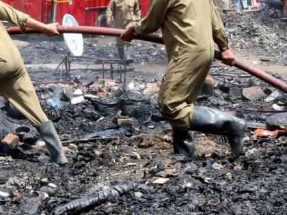 3 workers injured in Delhi after accidentally hitting pipeline | 3 workers injured in Delhi after accidentally hitting pipeline 3 workers injured in Delhi after accidentally hitting pipeline | 3 workers injured in Delhi after accidentally hitting pipeline
