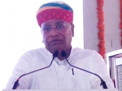 'There is nothing in red diary', says Kharge in Rajasthan | 'There is nothing in red diary', says Kharge in Rajasthan