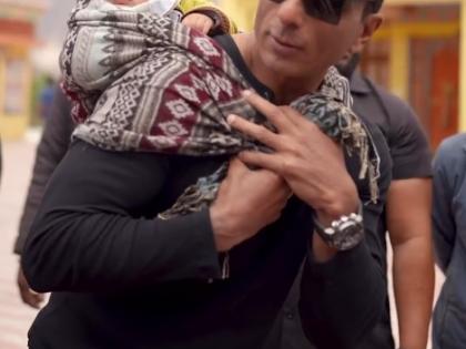 Sonu Sood turns 'babysitter' as he gives piggyback ride to baby in Kaza | Sonu Sood turns 'babysitter' as he gives piggyback ride to baby in Kaza Sonu Sood turns 'babysitter' as he gives piggyback ride to baby in Kaza | Sonu Sood turns 'babysitter' as he gives piggyback ride to baby in Kaza